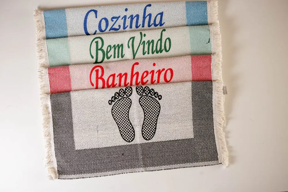 Tapete com Nomes Estampados